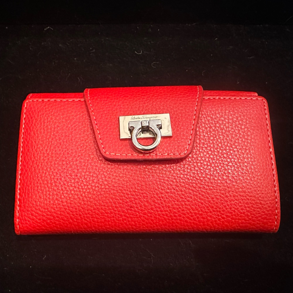 New Red Wallet Classic Gancini Clasp Italian Designer Look 4” x 6”